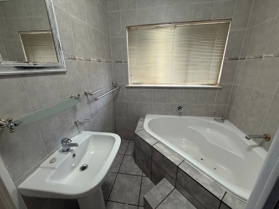 5 Bedroom Property for Sale in Bayswater Free State